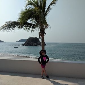 Meet your Posher, @knit_shop